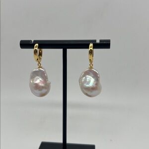 Stunning Baroque Pearl earring gold 3AAA grade…. with lab grown diamonds
